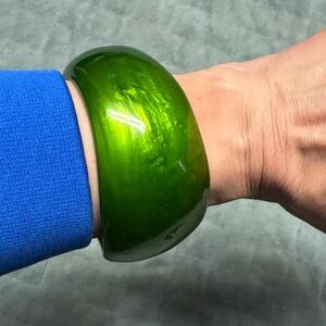 Vintage Lucite Plastic Bangle Bracelet, Green, Swirl, Asymmetrical, Retro, Boho